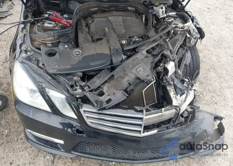 2013 Mercedes-Benz E 350 z USA, uszkodzony, nr VIN WDDHF5KB4DA691133